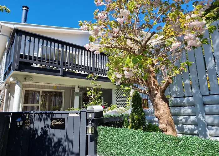 Entire Ground Floor With Full-Privacy And Family-Friendly Popular To Ferry Catchers